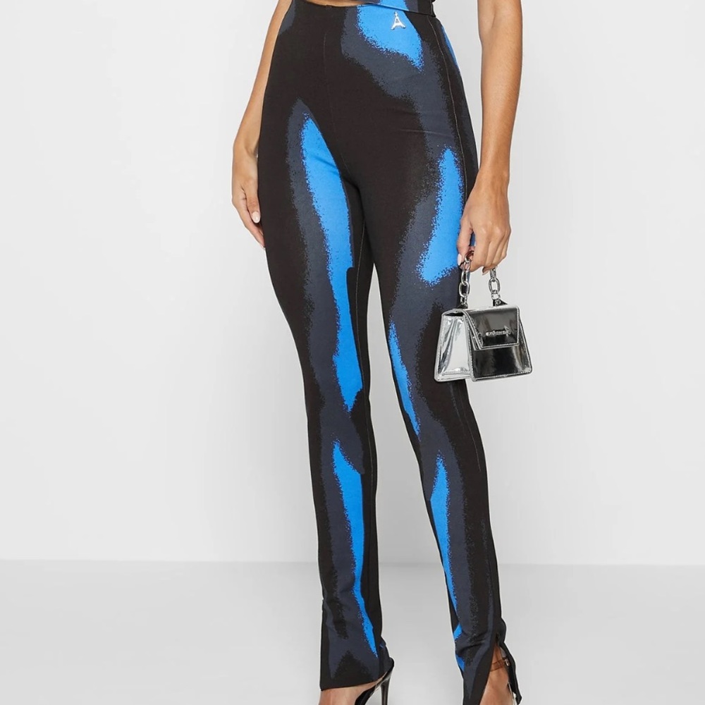 Maniere De Voir Set (White & Blue)